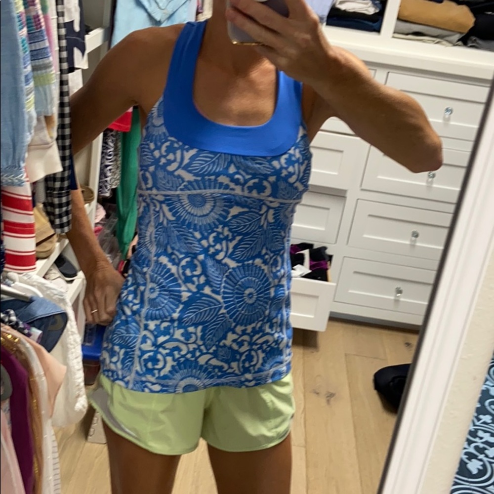 Lululemon tank with built in bra